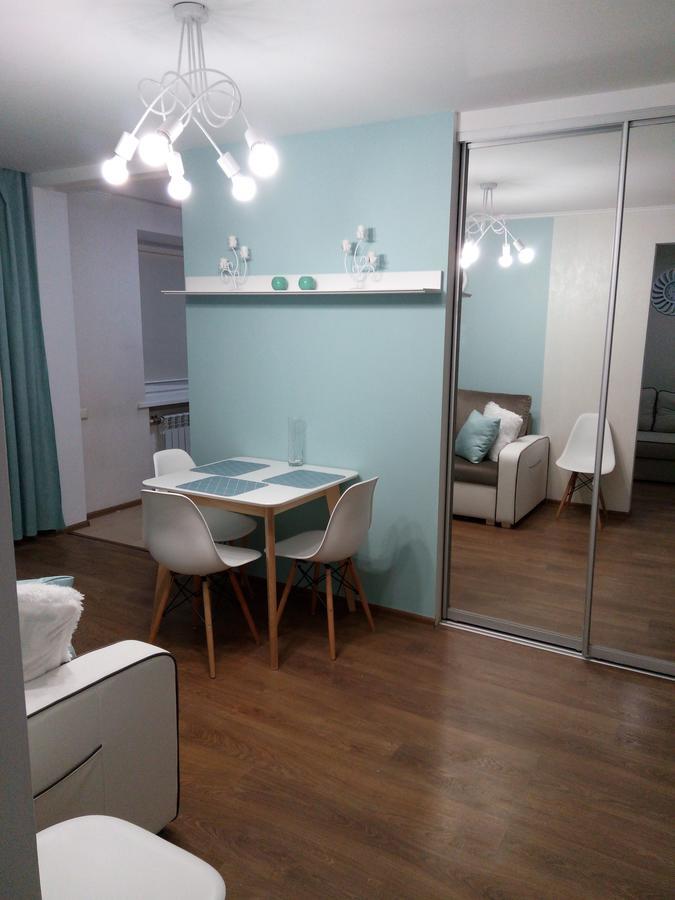 Two-Bedroom Apartment In The Center Khmel'nyts'kyy Ngoại thất bức ảnh
